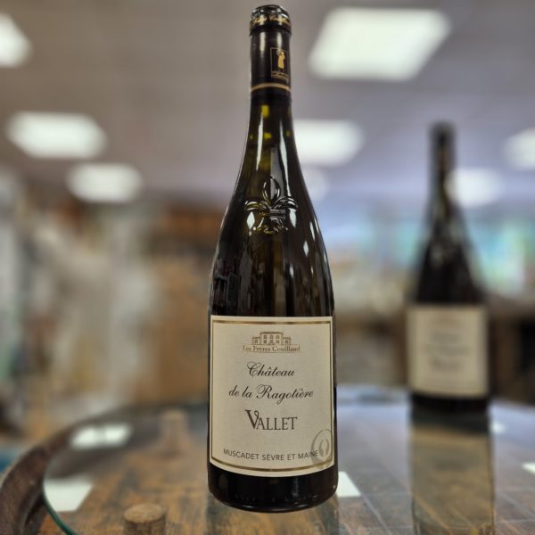 MUSCADET VALLET APPELLATION CRU COMMUNALE CHATEAU DE LA RAGOTIERE